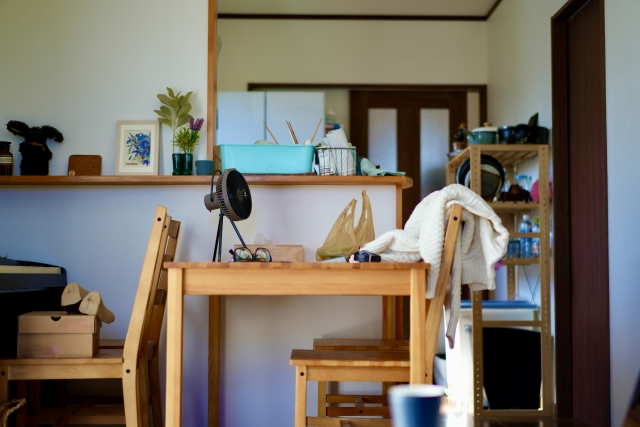 散らかった部屋